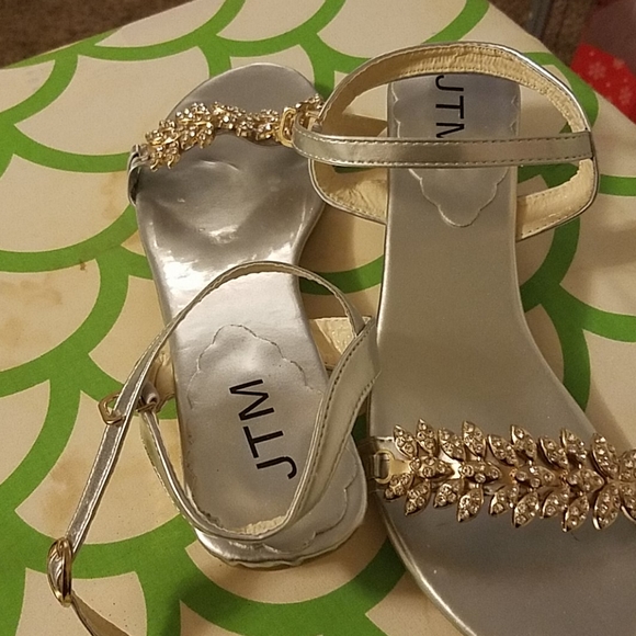 Shoes - Picture 5 of 8